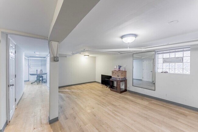 Foto del edificio - 6241 S Troy St