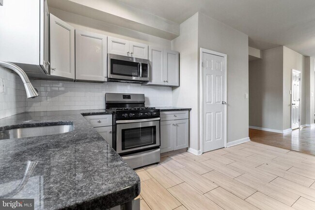 Building Photo - 821 S 56th St