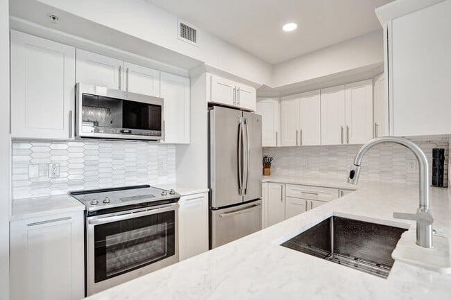 Building Photo - 700 E Boynton Beach Blvd
