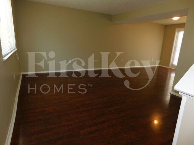 Foto del edificio - 7076 Autumnhill Ln