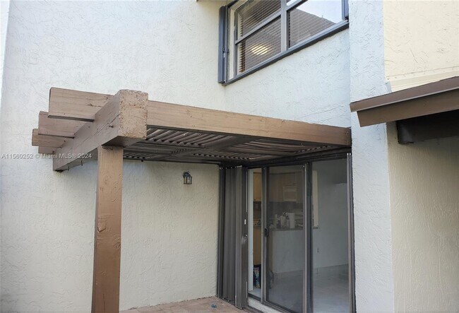 Building Photo - 10020 Northwest 9th Street Circle Apt #102...