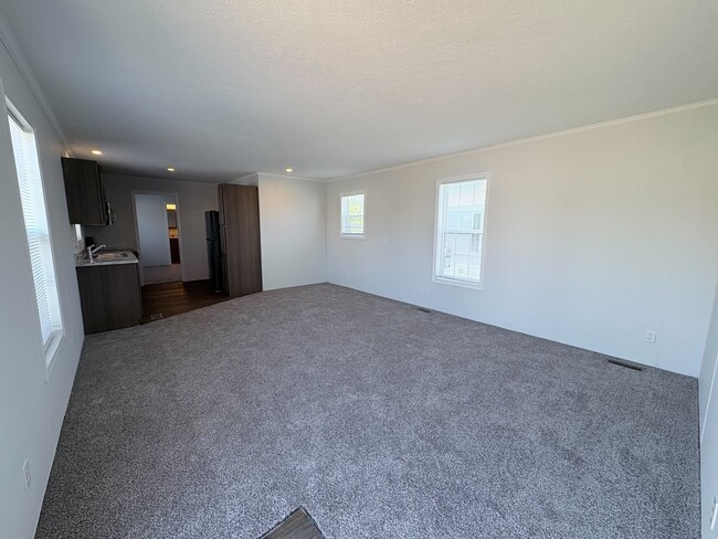 Building Photo - 10610 State Rte 762