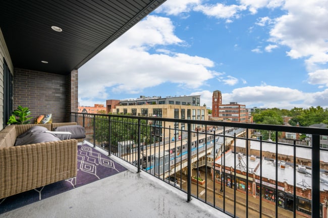 Foto del edificio - 1822 W Irving Park Rd