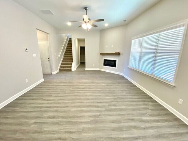 Building Photo - Now Leasing a 5-Bedroom 3 Bath Home in Byh...