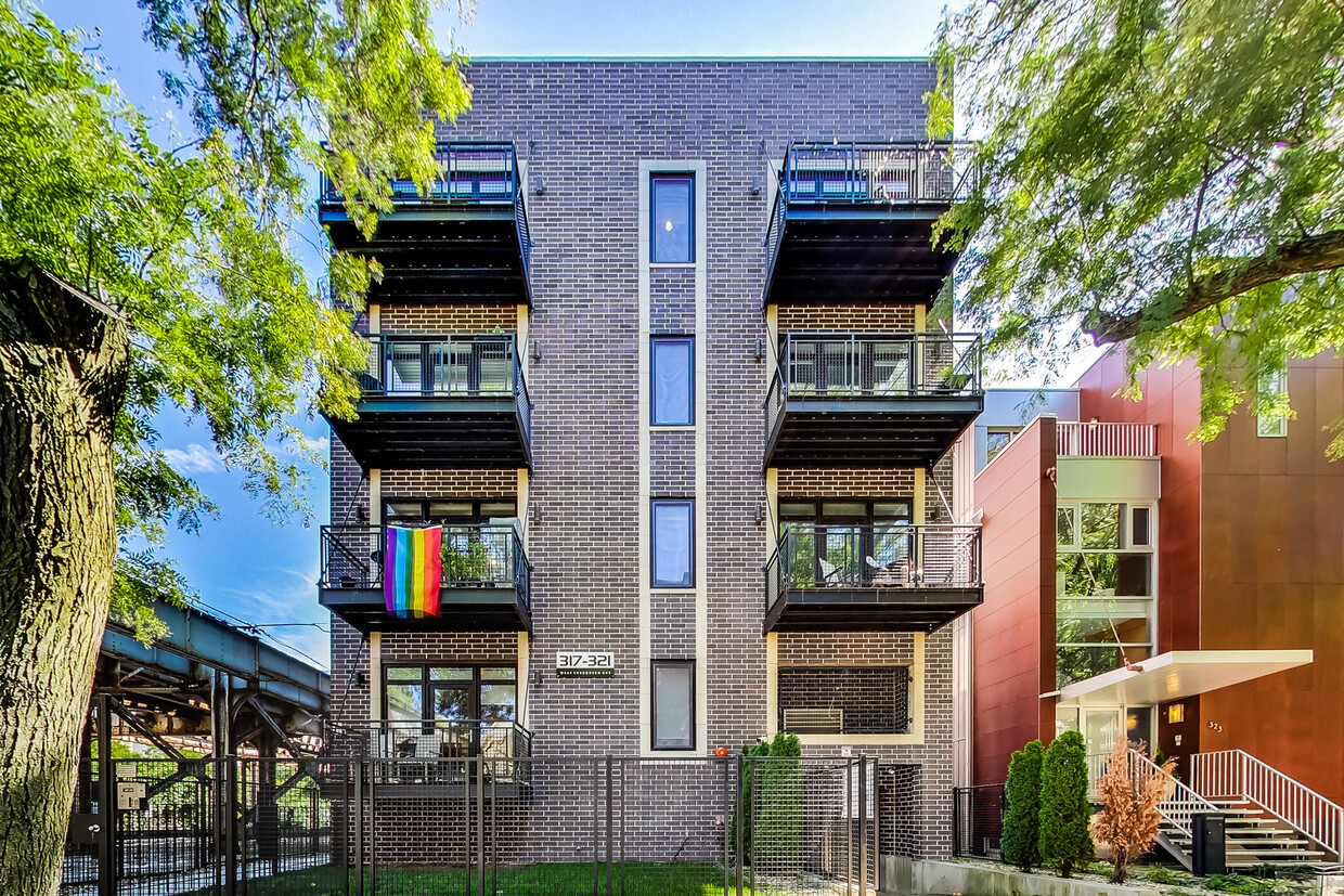 Primary Photo - 317 W Evergreen Ave