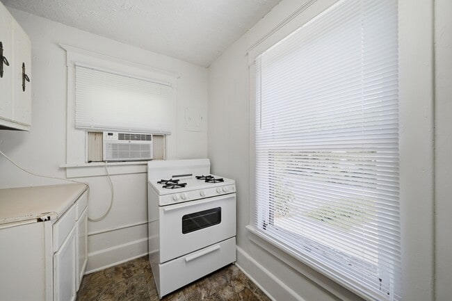 Building Photo - 514 S 27th St