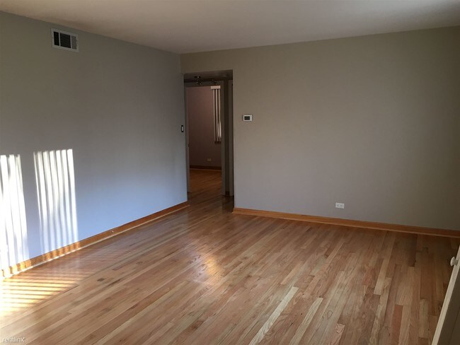Building Photo - 2631 Maple St
