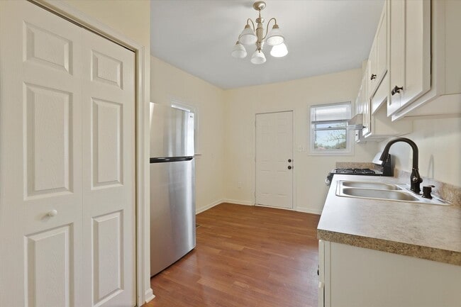 Foto del edificio - Coming Soon Spacious Four Bedroom Beauty L...