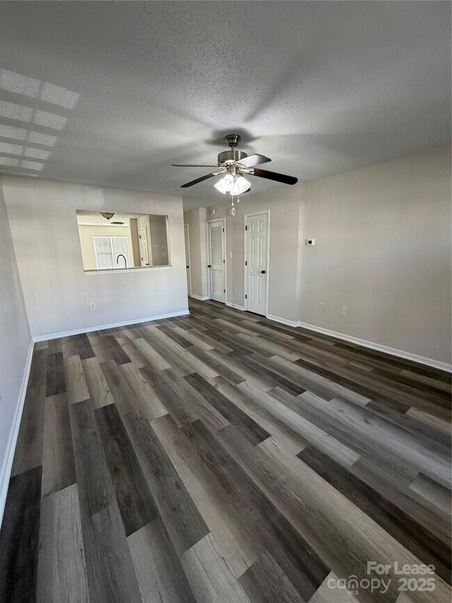 Foto del edificio - 140 Locomotive Ln