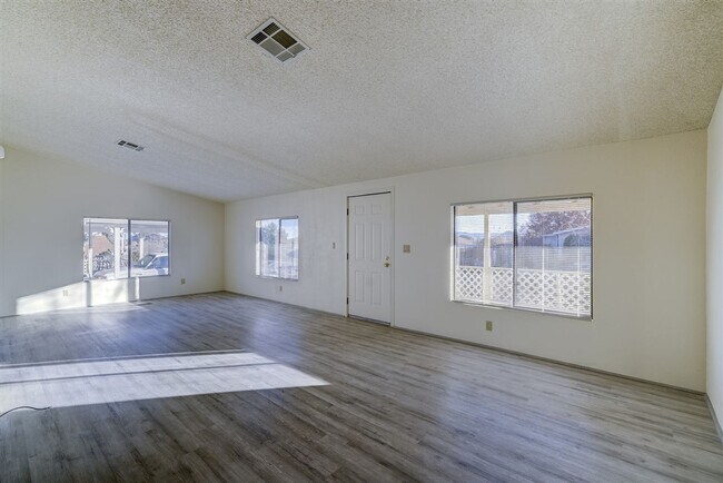 Foto del edificio - 2 Bedroom, 2 Bath Home Close to Willow Lake in Prescott