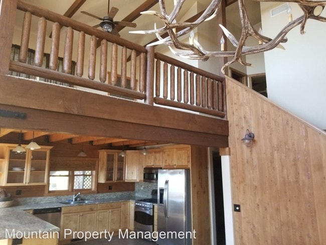 Building Photo - 1162 Saturn Way