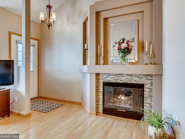 Entrance - 2165 Shenandoah Ct