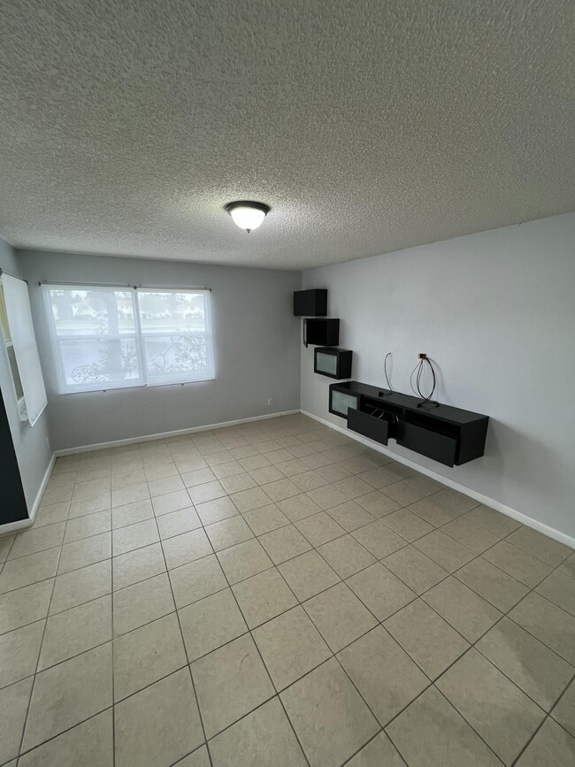 Foto del edificio - 1190 Imperial Lake Rd