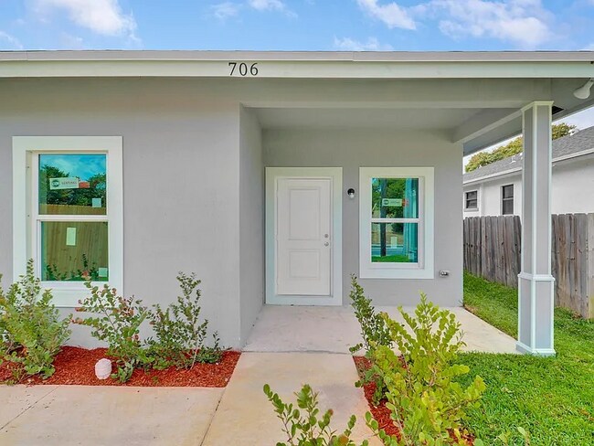 Building Photo - 706-721 21st St