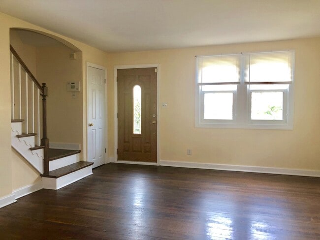 Foto del edificio - Charming 3 Bedroom/2 Bathroom Duplex in West Hills, MD!