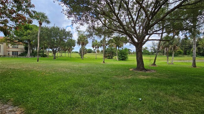 Foto del edificio - 3360 Pinewalk Dr N