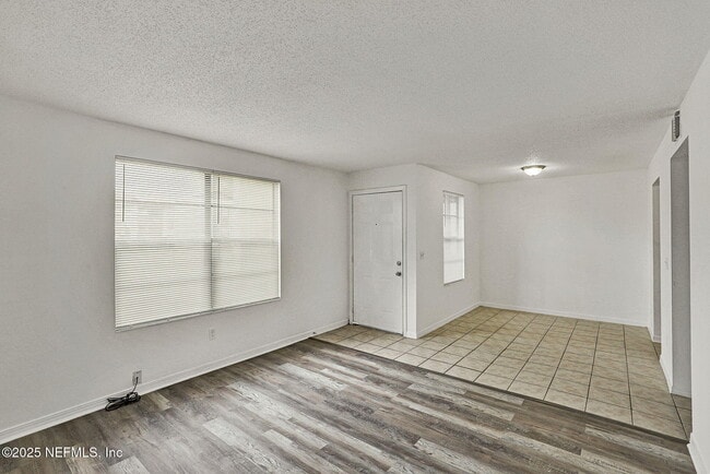 Building Photo - 475 Crabapple Ct