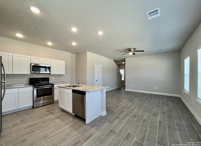 Building Photo - 7826 Savannah Brooks