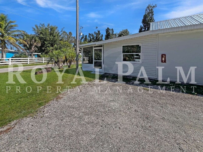 Foto del edificio - Coastal Comfort Meets Everyday Living – 1BR Home in Bokeelia – Sweet Lease Special – ONE MONTH FR...