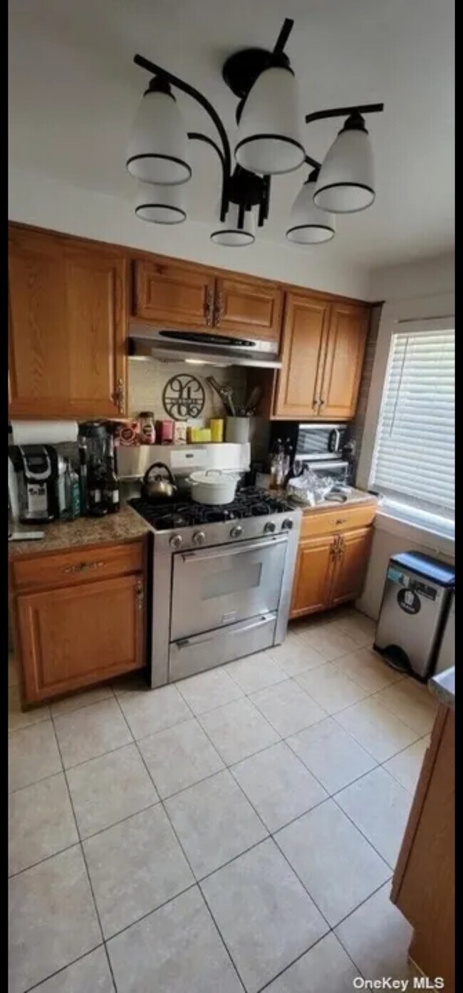 28 Hartwell Pl, Woodmere, NY 11598 House Rental in Woodmere, NY