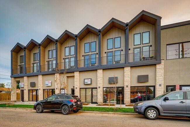 Foto del edificio - Live Big in a Loft Apartment!