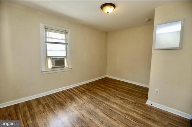 Building Photo - 310 Ellis St