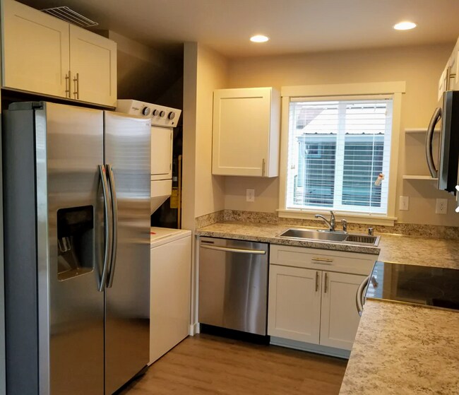 104 N Anacortes St, Burlington, WA 98233 Townhome Rentals in