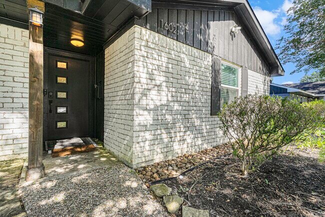 Foto del edificio - 1602 Loch Lake Dr