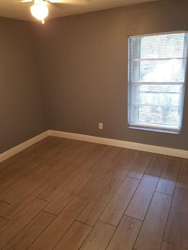 Building Photo - 4004 Dream Oak Pl