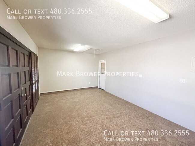 Building Photo - 4025 W Carol Ave