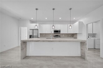 Building Photo - 828 Genoa Ave S