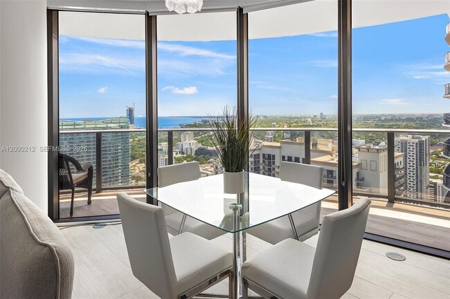 Foto del edificio - 45 SW 9th St