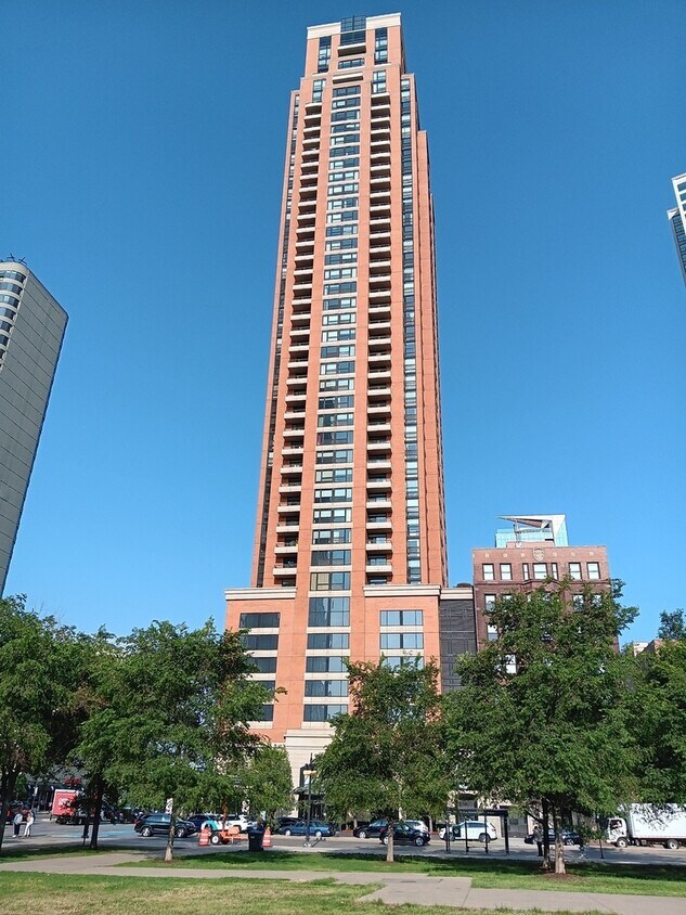 Primary Photo - 1160 S Michigan Ave