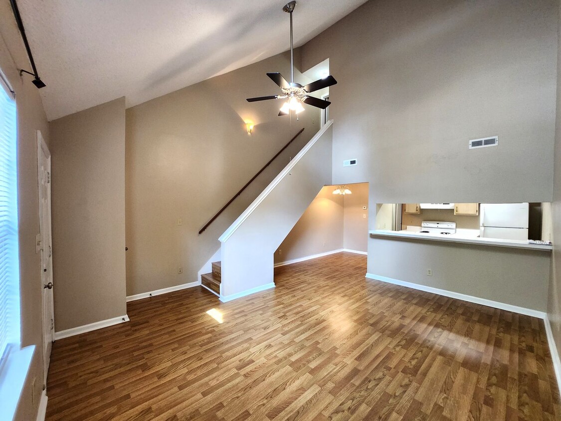 Primary Photo - 2/2 town home, all hardwood floors for ren...