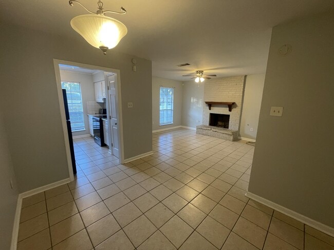 Foto del edificio - 7047 Meadow Park Ave