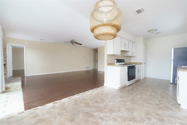 Building Photo - 5603 Porsche Ln