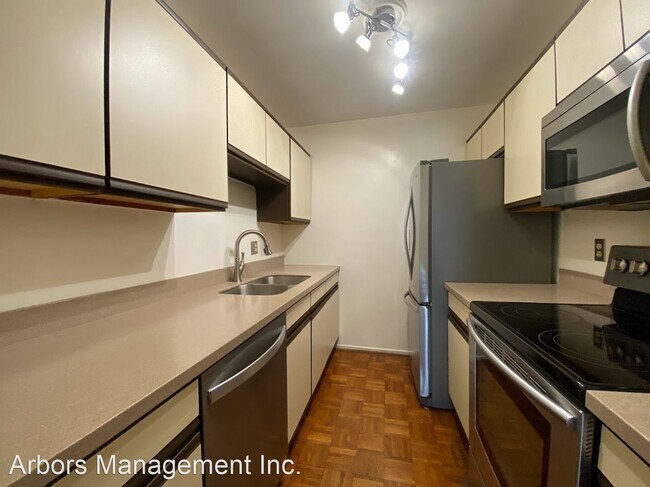 Building Photo - 3 br, 3 bath House - 910 Bellefonte Street