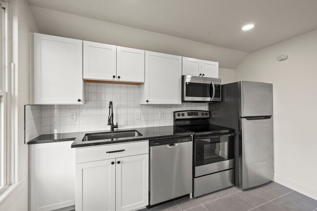 Building Photo - 1407 Clover St NW