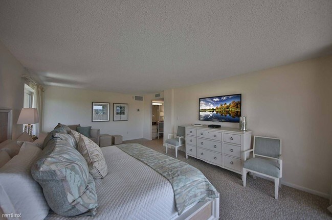 Building Photo - 2 br, 2 bath Condo - 3110 Adeline St # 117