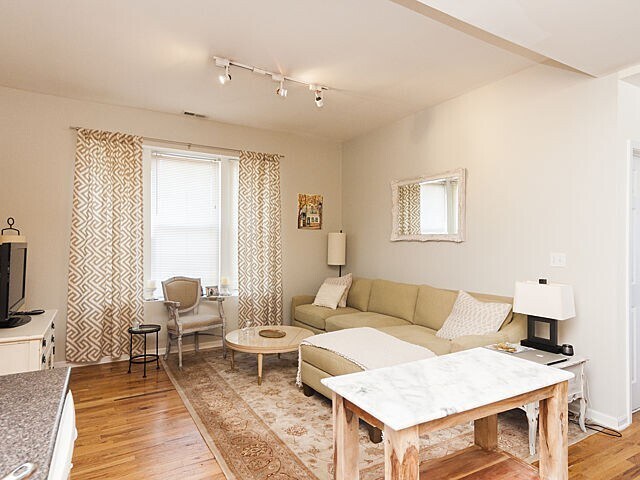 Building Photo - 2123 W Schiller St