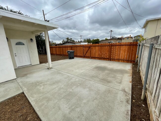 Building Photo - 527 S Orange Ave