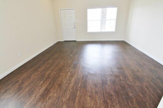 Foto del edificio - Bavaria - 12246 Dona Ln, Houston, TX, 77044