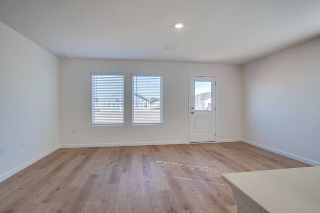 Building Photo - Spacious 4BR/2BA Home in Eagles Ridge – High-Speed Internet Included – Military Deposit Special