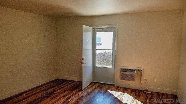 Building Photo - 228 Twin Oaks Ave