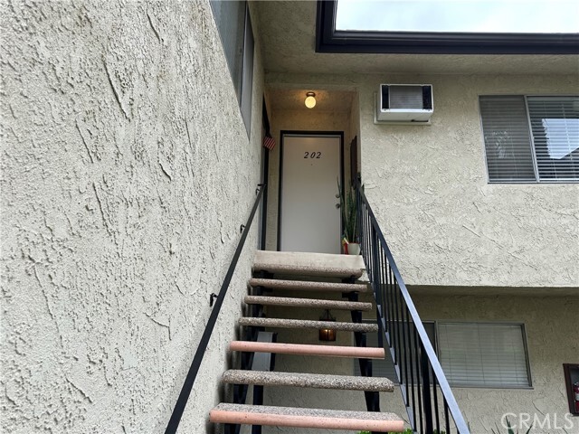 Building Photo - 10612 Parrot Ave