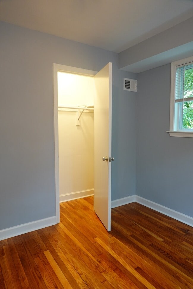 Building Photo - 8713 Plymouth St