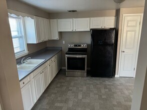 Building Photo - 8039-8041-8041 W Beckett Ave