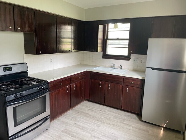 Kitchen - 3500 Valdez Dr