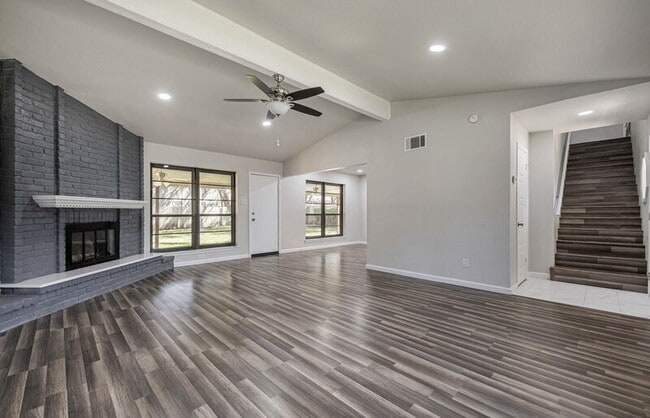 Building Photo - 9223 Ridgeland St