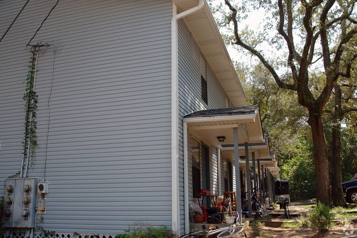 Foto del edificio - 590-592 Hill Ln
